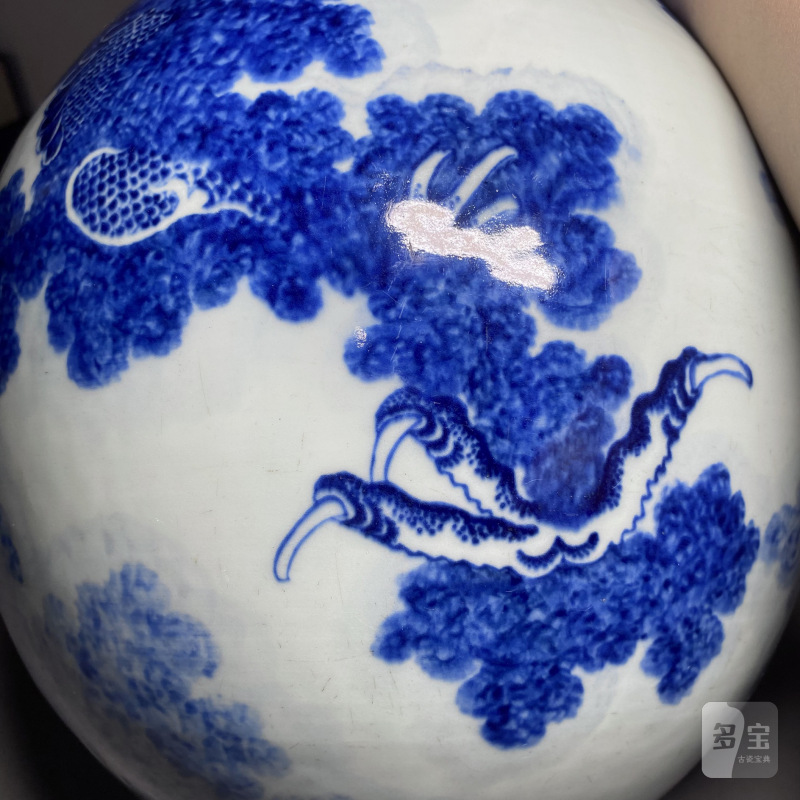 清乾隆 唐英风格青花云龙纹胆瓶 - 图14